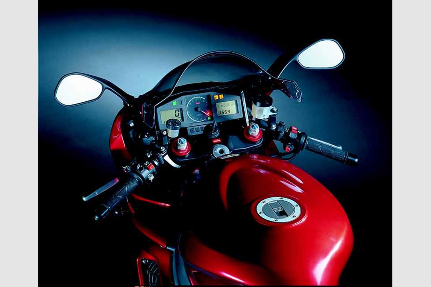 RESERVOIR ESSENCE RESERVOIR ESSENCE Aprilia SL FALCO 1000 2000 2004 RESERVOIR ESSENCE RESERVOIR ESSENCE Aprilia SL FALCO 1000 2000 2004